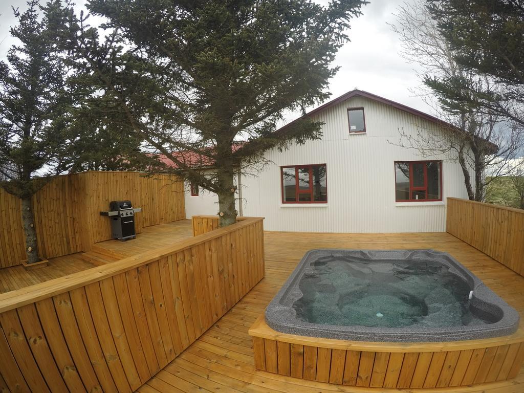 Hellatun Guest House! Bagian luar foto