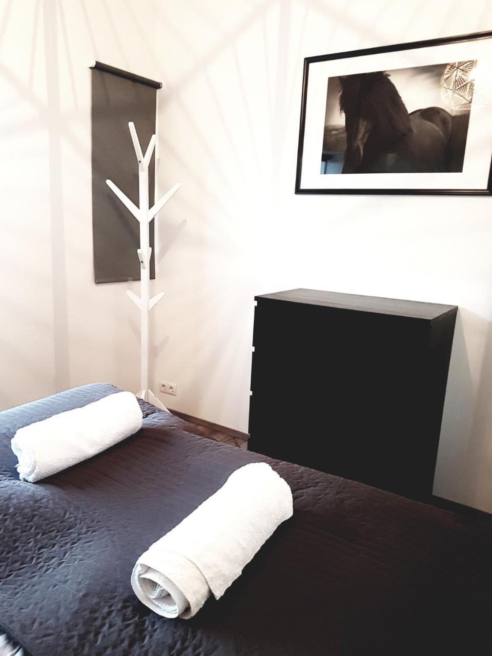 Hellatun Guest House! Bagian luar foto